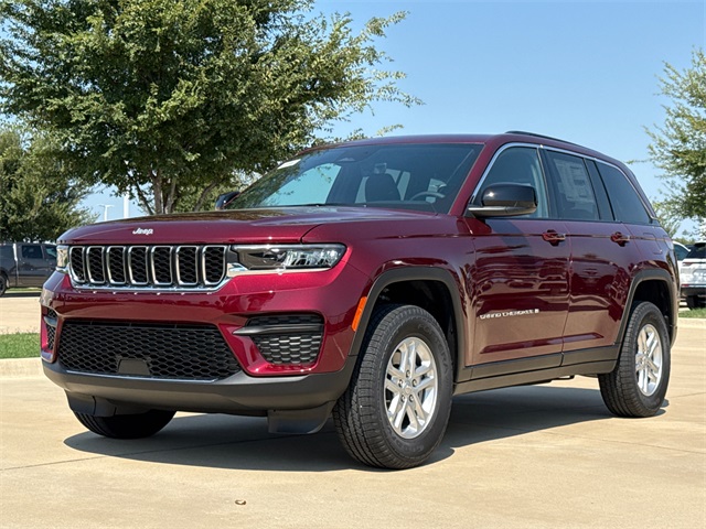 2025 Jeep Grand Cherokee Laredo photo 3