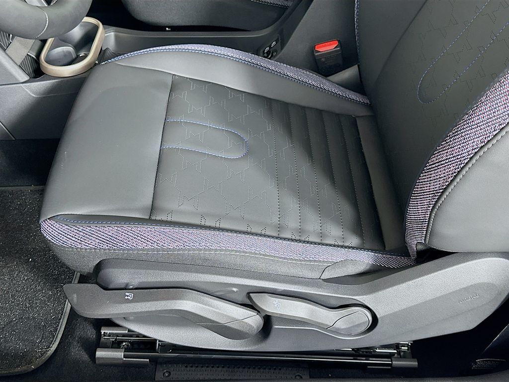 2025 Mini Cooper 2 Door Hardtop Iconic photo 18