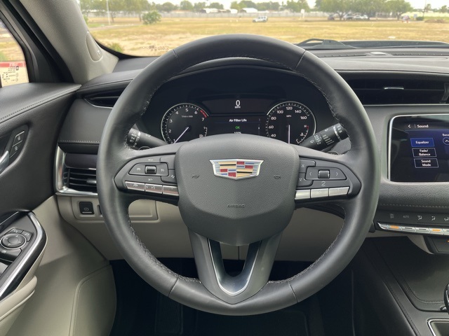 2023 Cadillac XT4 Luxury photo 12