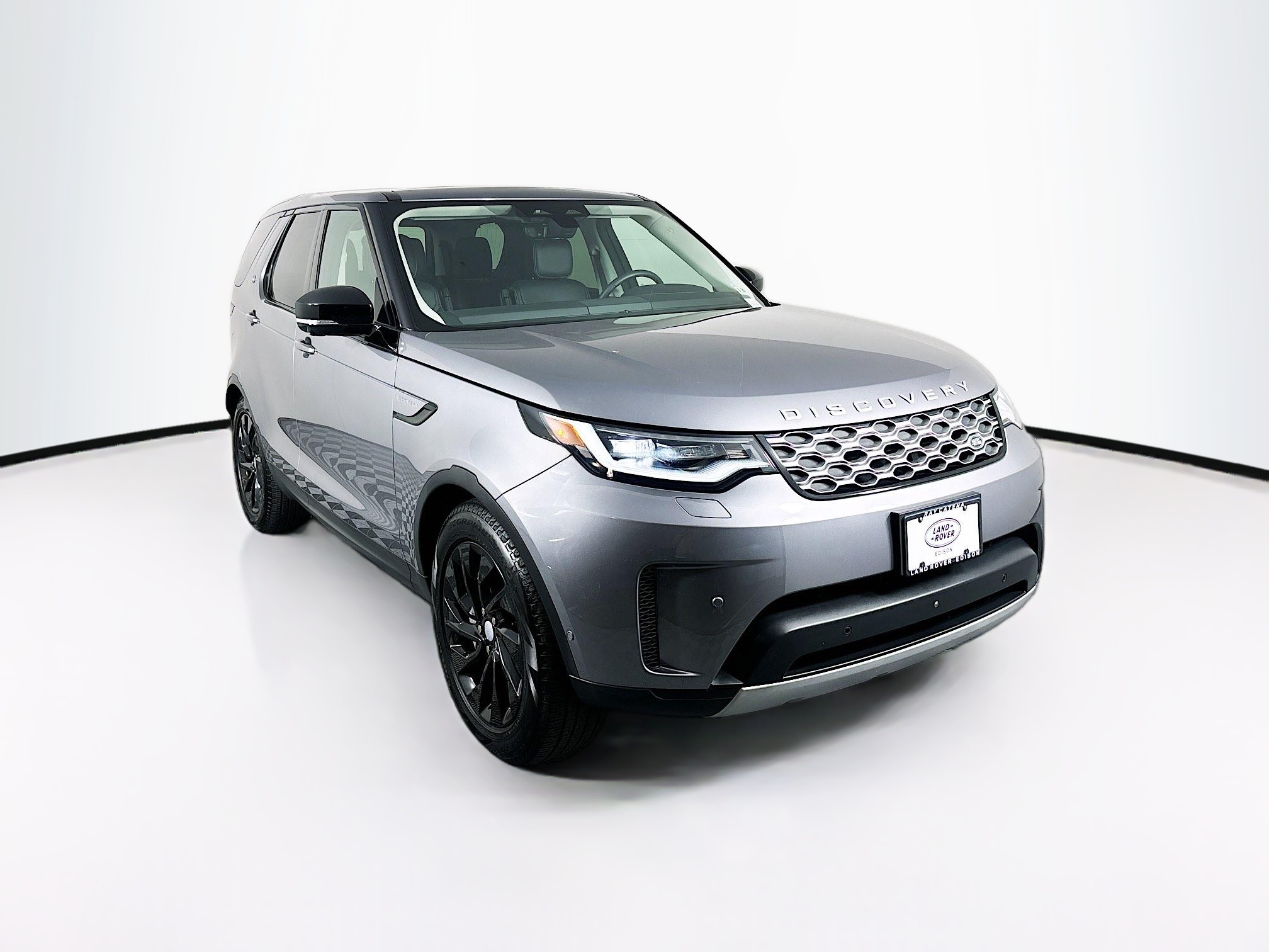 2024 Land Rover Discovery S photo 3