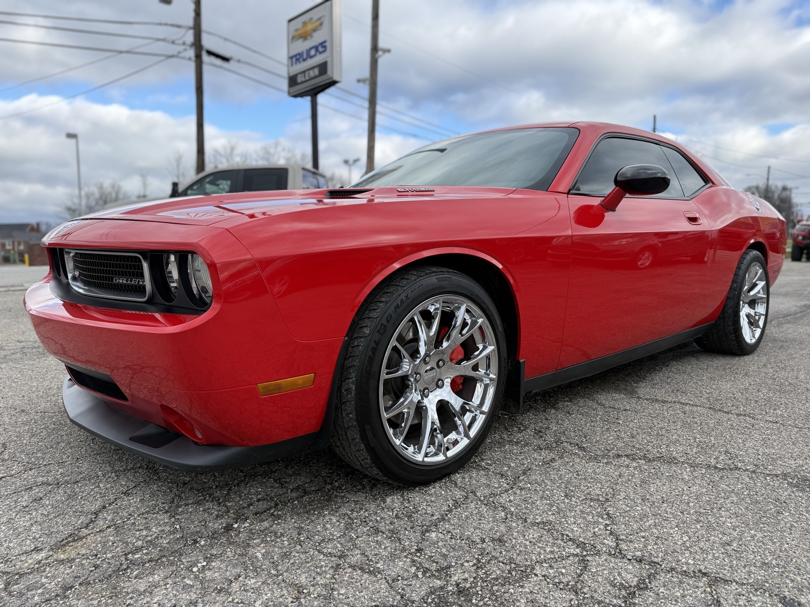 2009 Dodge Challenger SRT8 photo 2