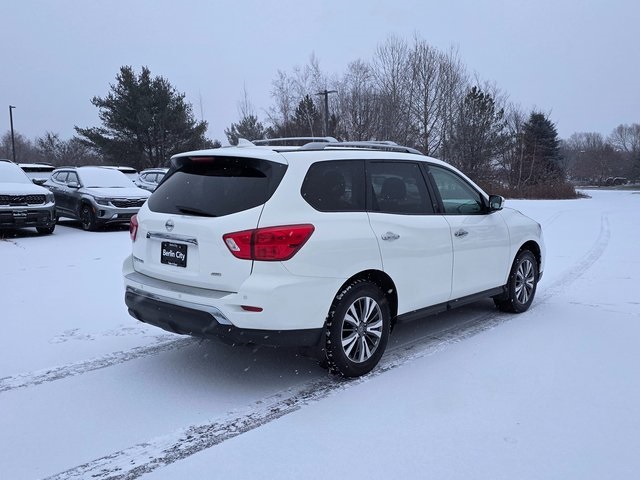 2020 Nissan Pathfinder S photo 4