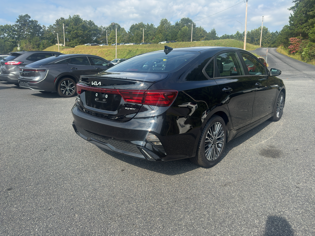2023 Kia Forte GT-Line photo 4