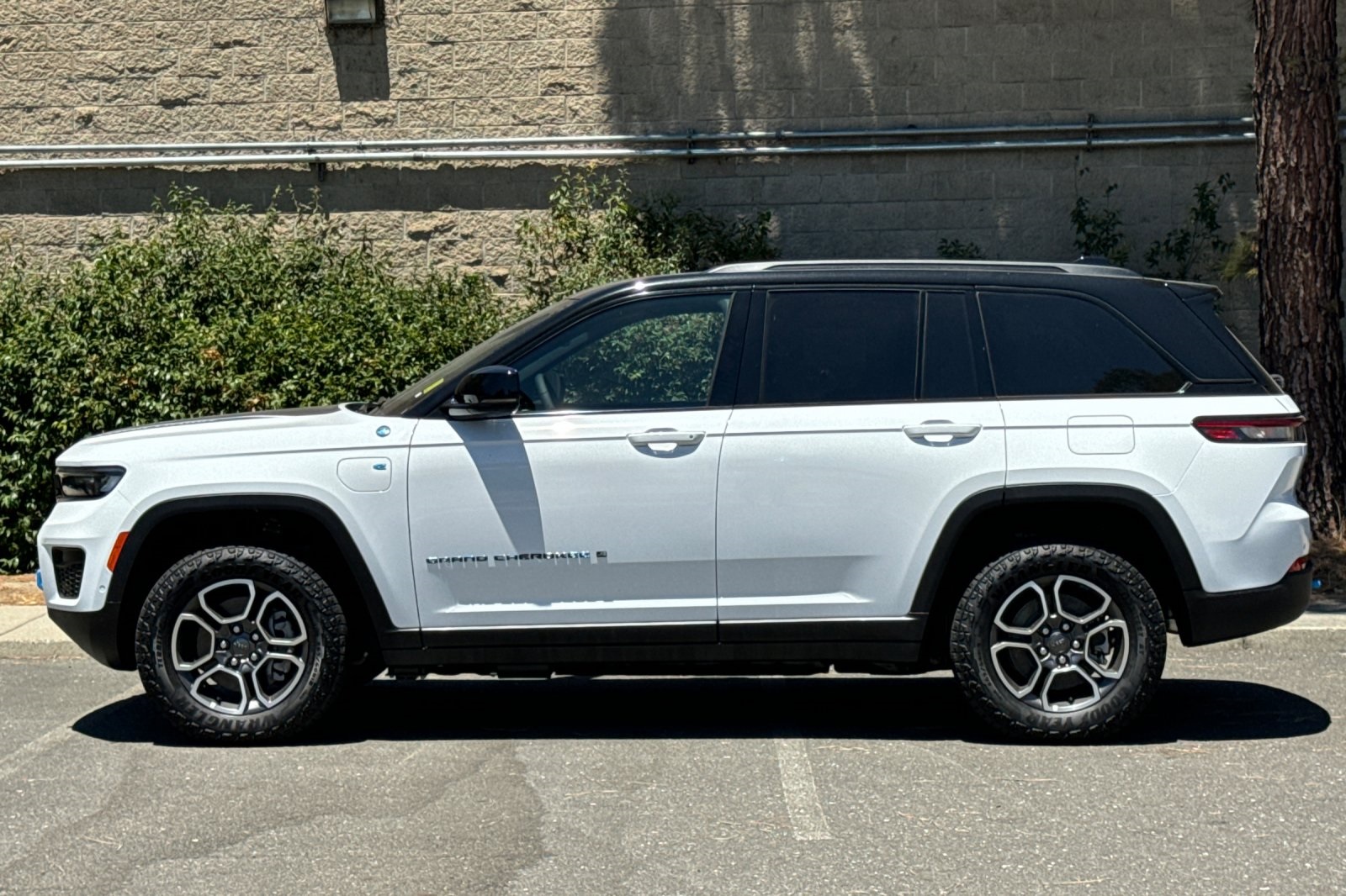 2023 Jeep Grand Cherokee Trailhawk 4xe photo 6