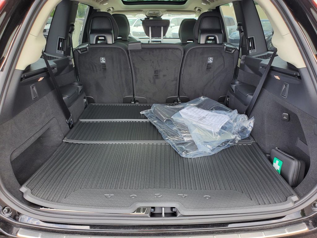 2026 Volvo XC90 AWD Plus photo 23