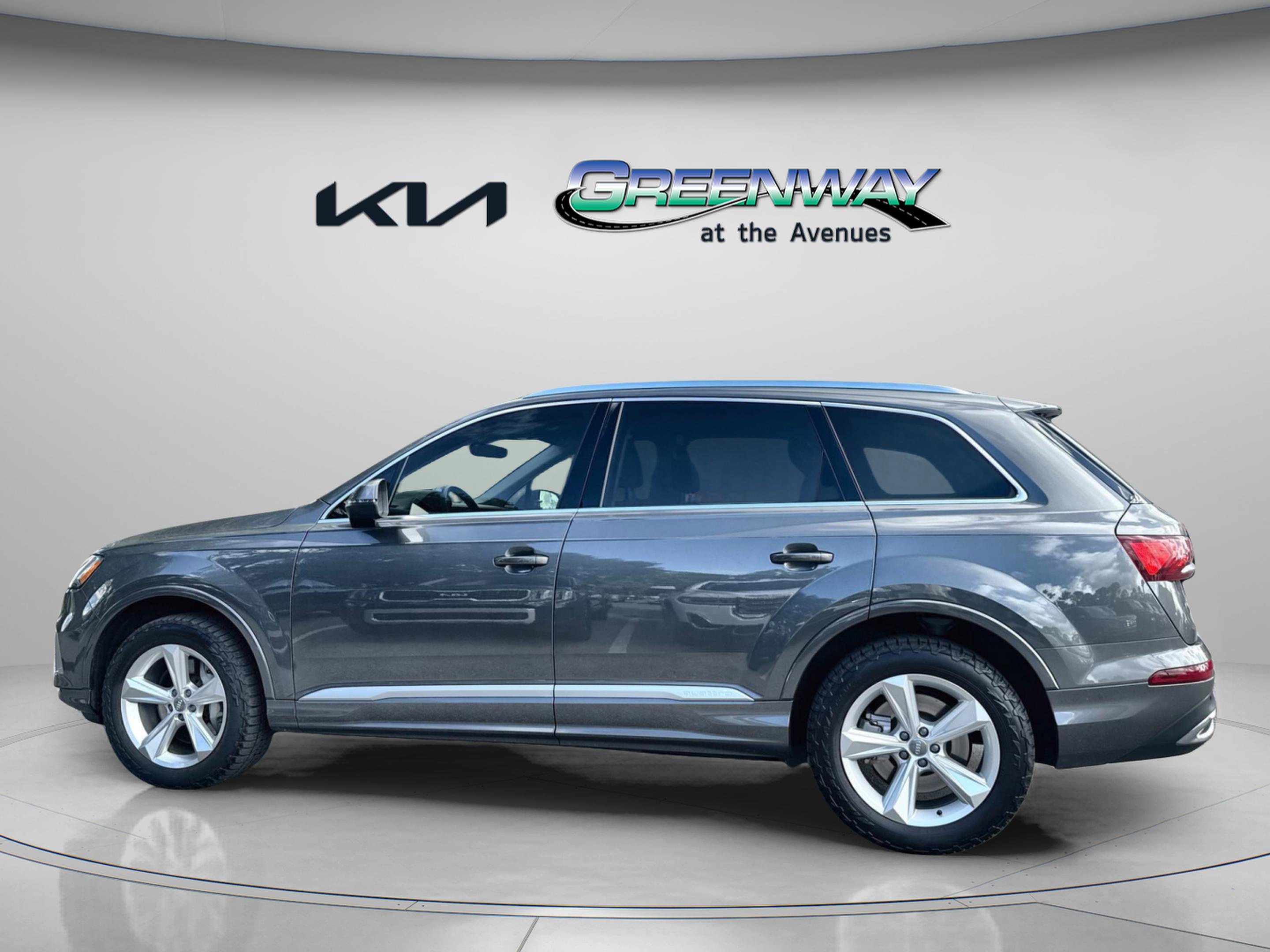 2020 Audi Q7 Premium photo 2