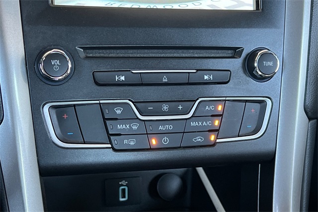 2018 Ford Fusion SE photo 21