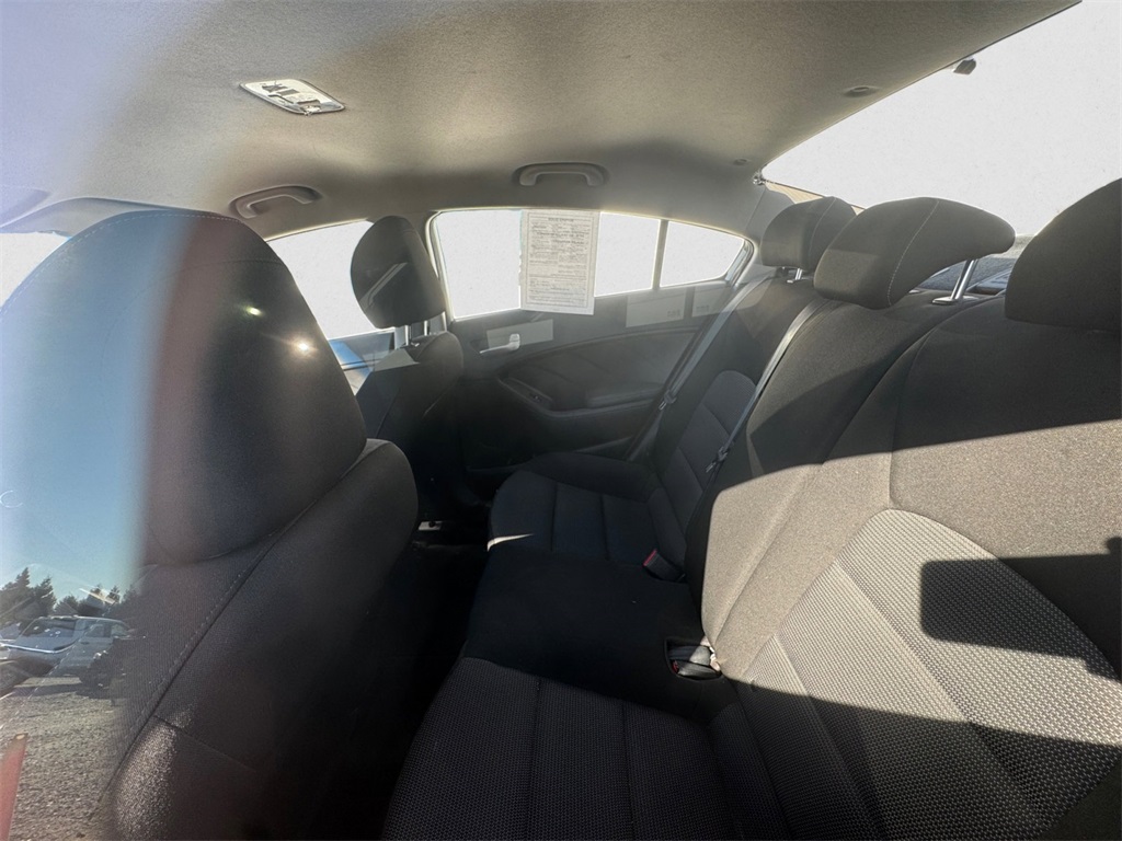 2017 Kia Forte LX Base photo 4