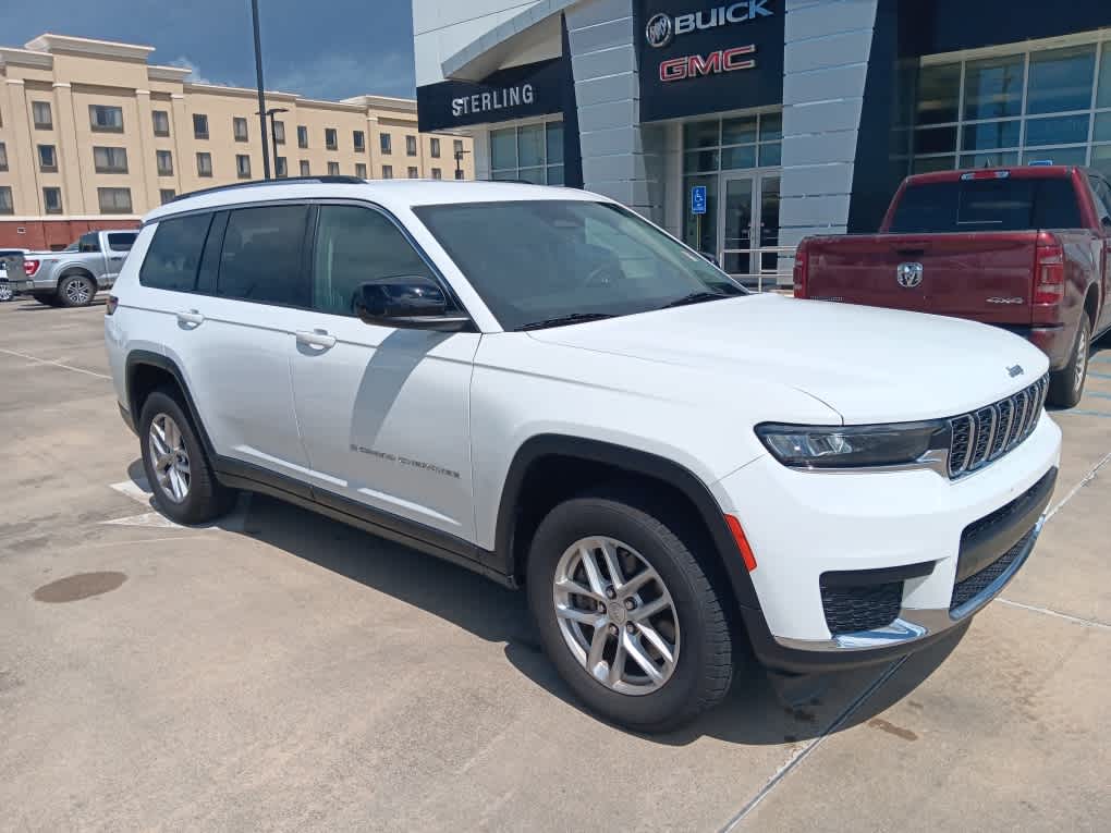 2023 Jeep Grand Cherokee Laredo photo 3
