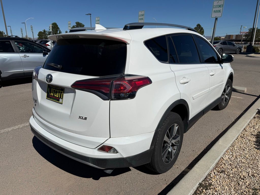 2018 Toyota RAV4 XLE photo 2