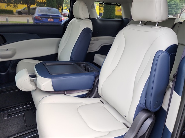 2026 Kia Carnival EX photo 6