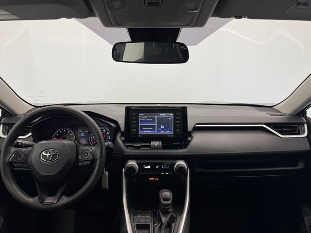 2021 Toyota RAV4 LE photo 6