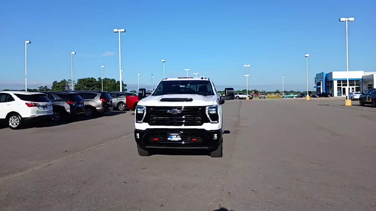 2025 Chevrolet Silverado 2500HD LT photo 3