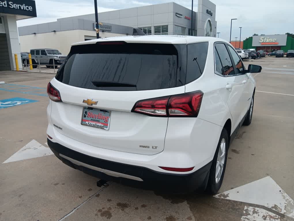 2023 Chevrolet Equinox LT photo 2