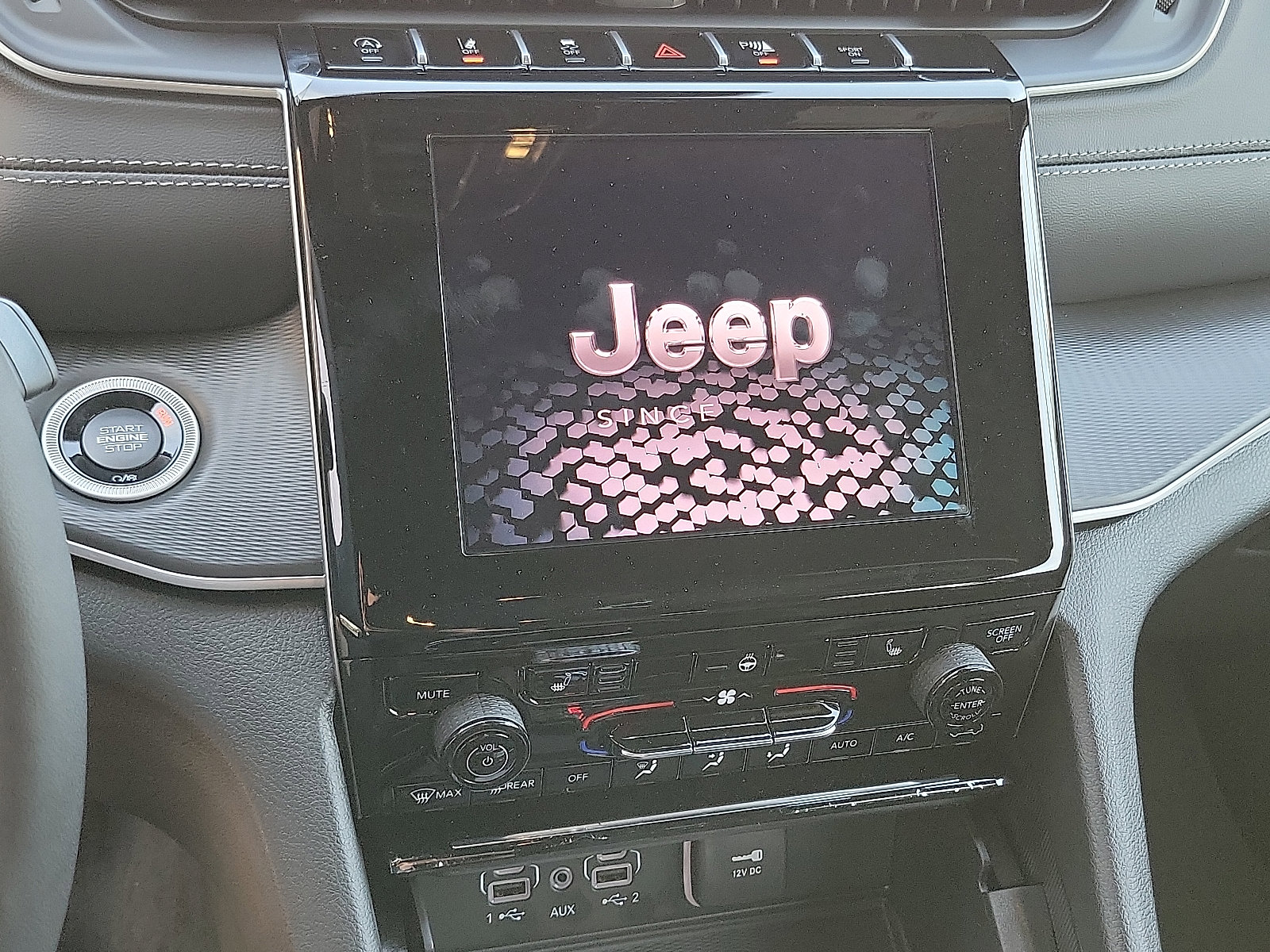 2025 Jeep Grand Cherokee Laredo X photo 8