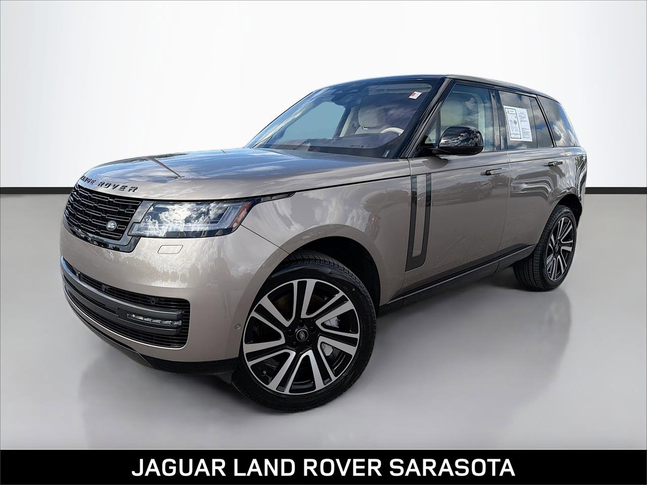 2023 Land Rover Range Rover SE's photo