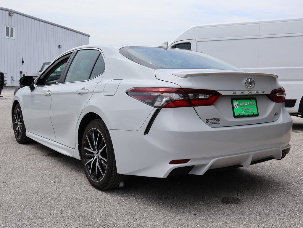 2024 Toyota Camry SE photo 3