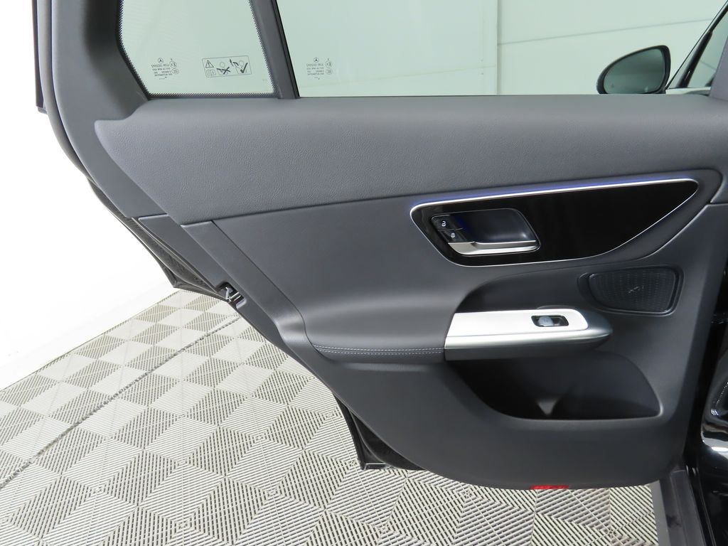 2025 Mercedes Benz GLC 300 photo 24