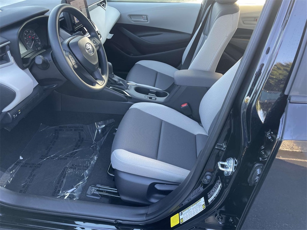 2025 Toyota Corolla LE photo 18