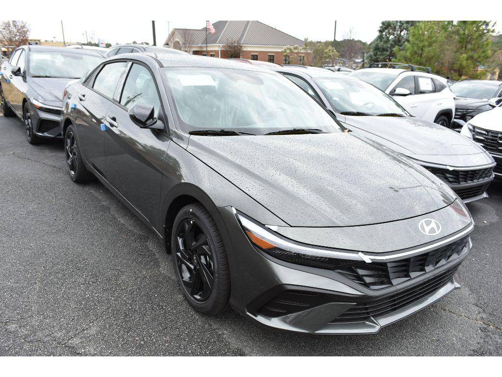 2026 Hyundai Elantra SEL Sport photo 2