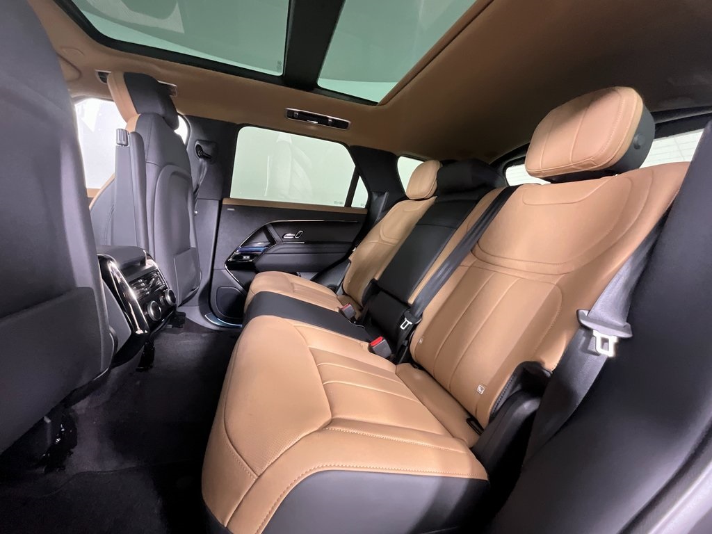 2025 Land Rover Range Rover Sport SE photo 4