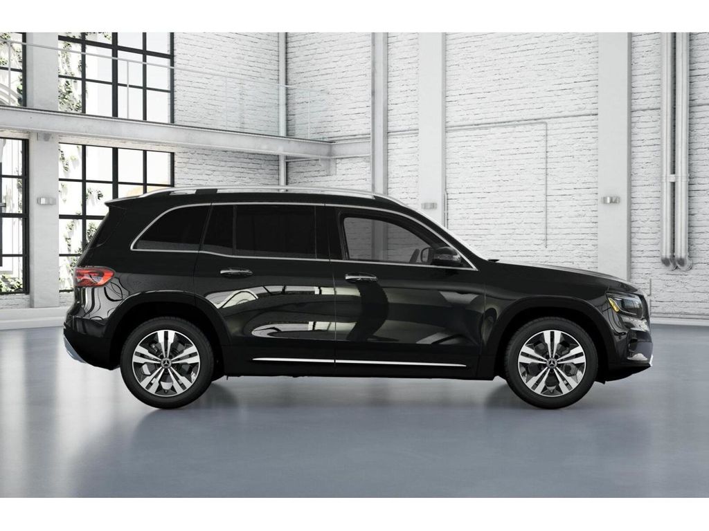 2025 Mercedes Benz GLB 250 4MATIC photo 2