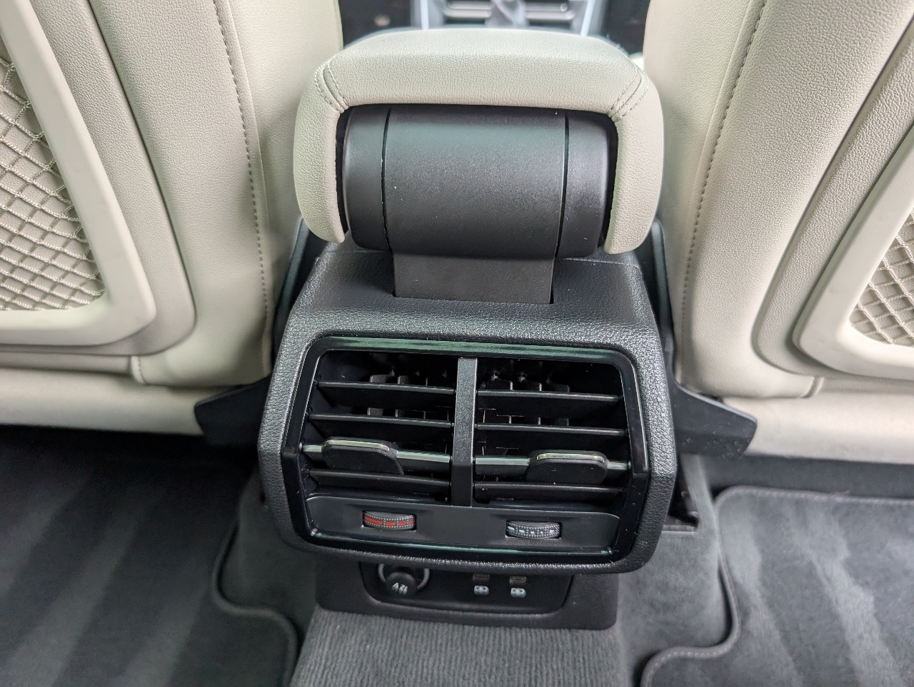 2025 Audi Q3 S line Premium photo 9
