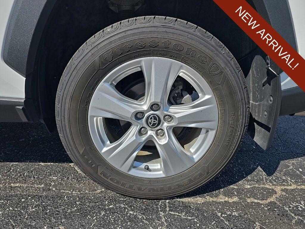 2021 Toyota RAV4 Hybrid XLE photo 4