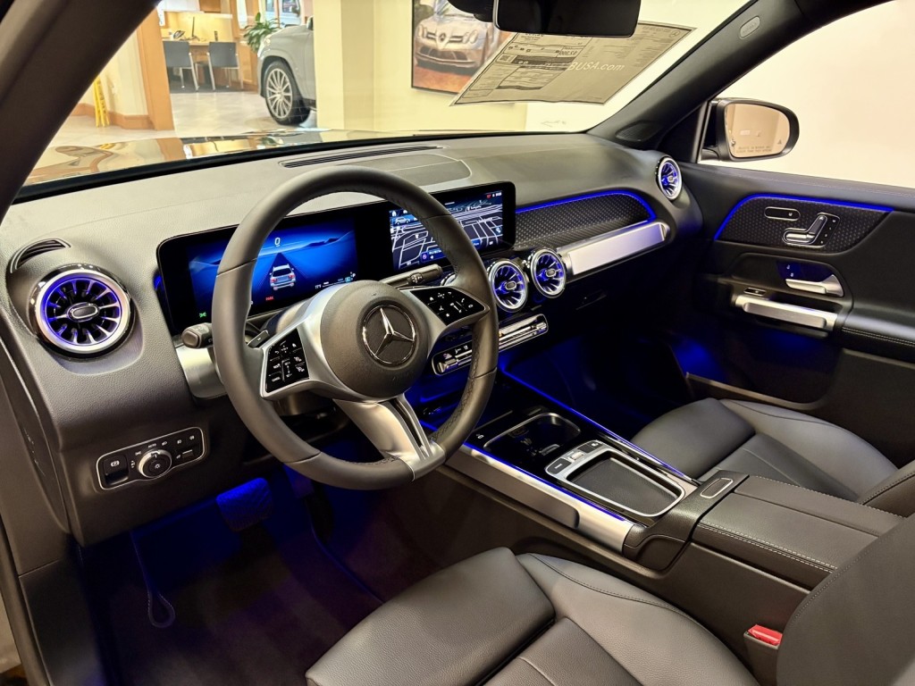 2025 Mercedes Benz GLB 250 photo 7