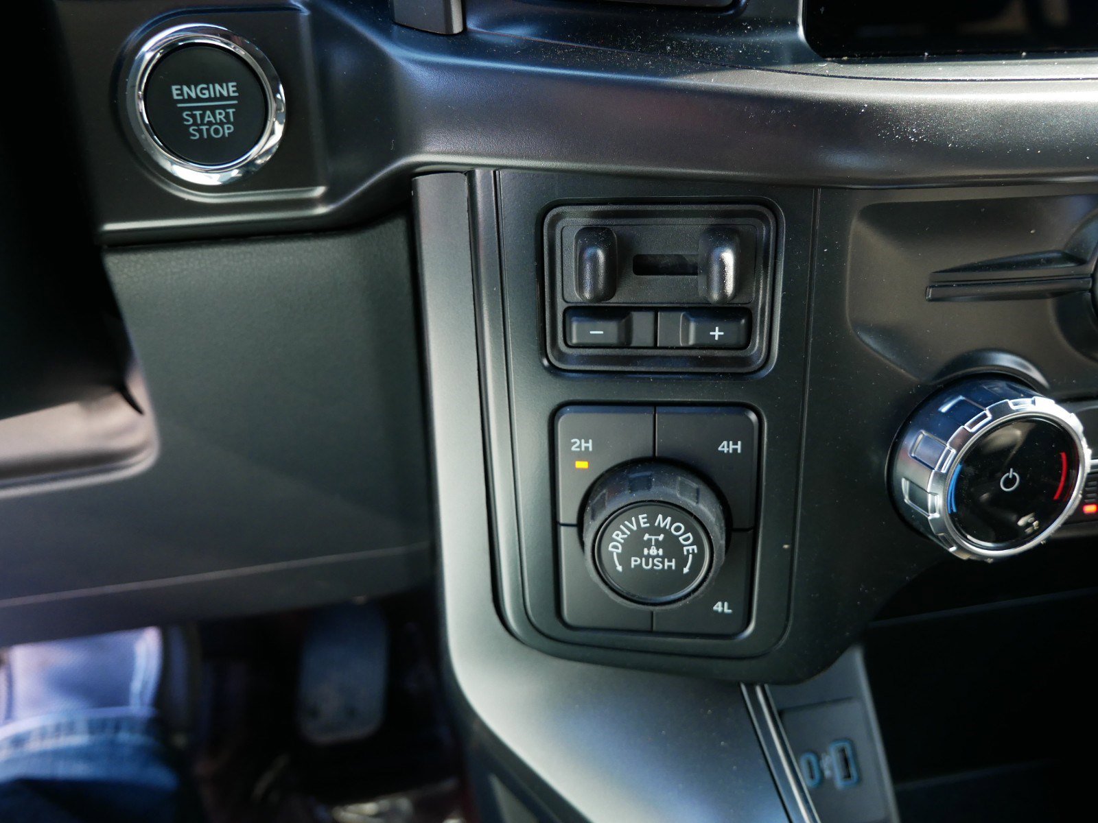 2024 Ford F-150 XLT photo 25