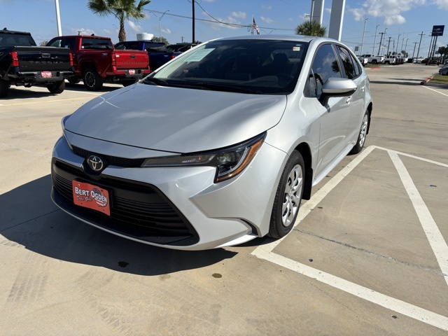 2025 Toyota Corolla LE photo 3
