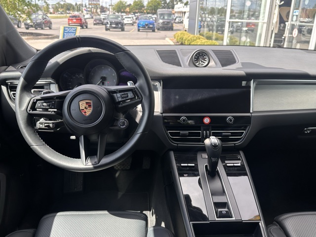 2023 Porsche Macan S photo 9