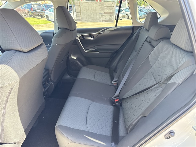 2025 Toyota RAV4 XLE photo 9