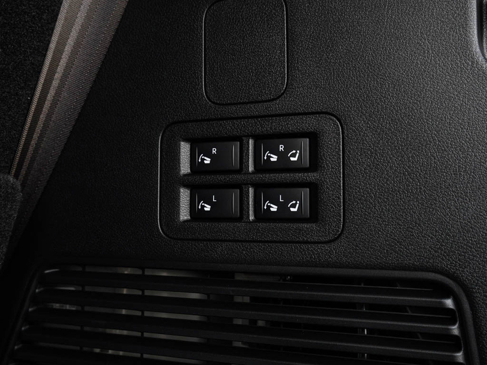 2025 Nissan Armada SL photo 4