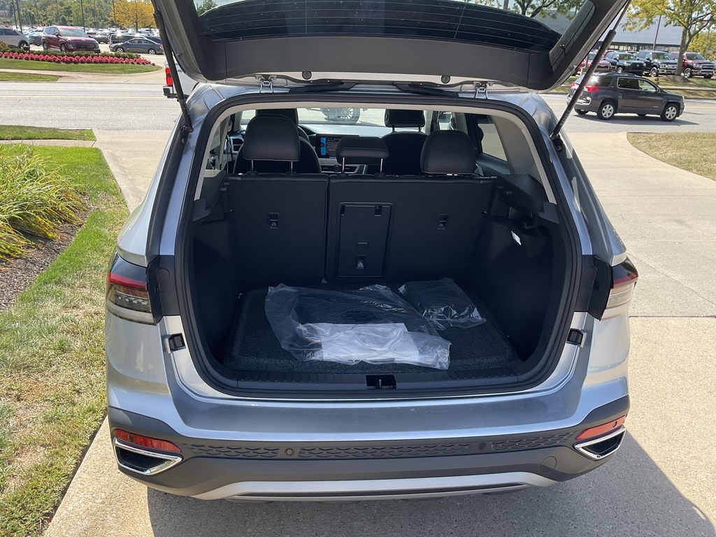 2025 Volkswagen Taos SE photo 7