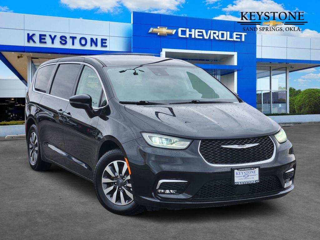2022 Chrysler Pacifica Hybrid Touring L's photo