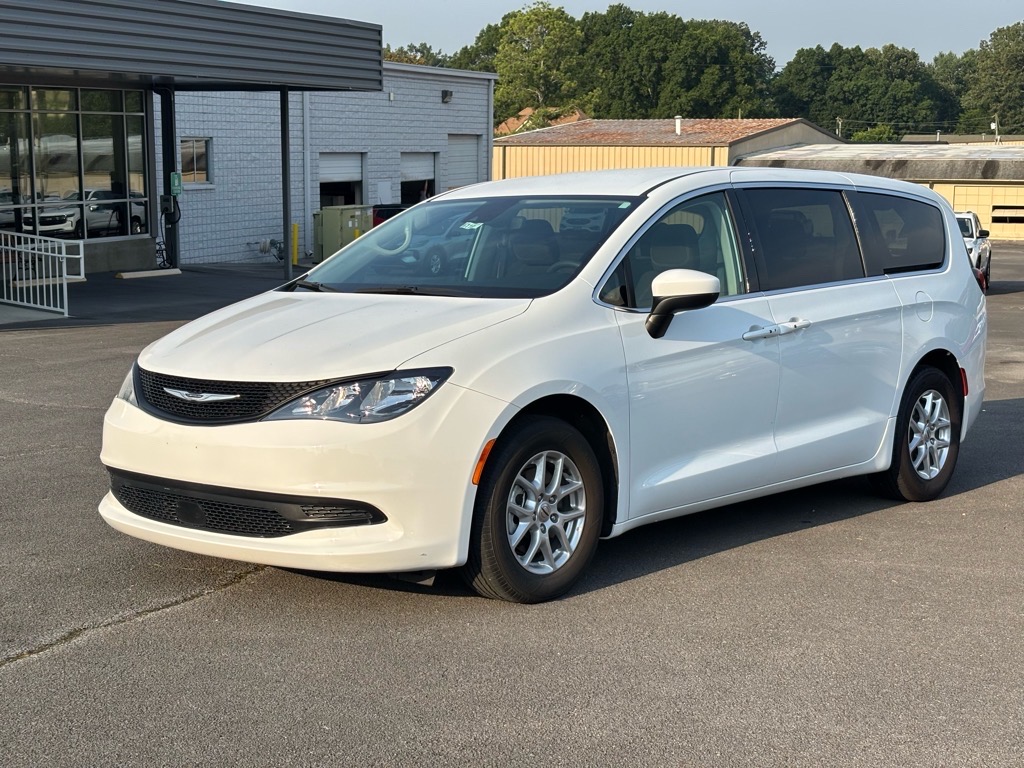 Pre-Owned 2023 Chrysler Voyager LX's photo