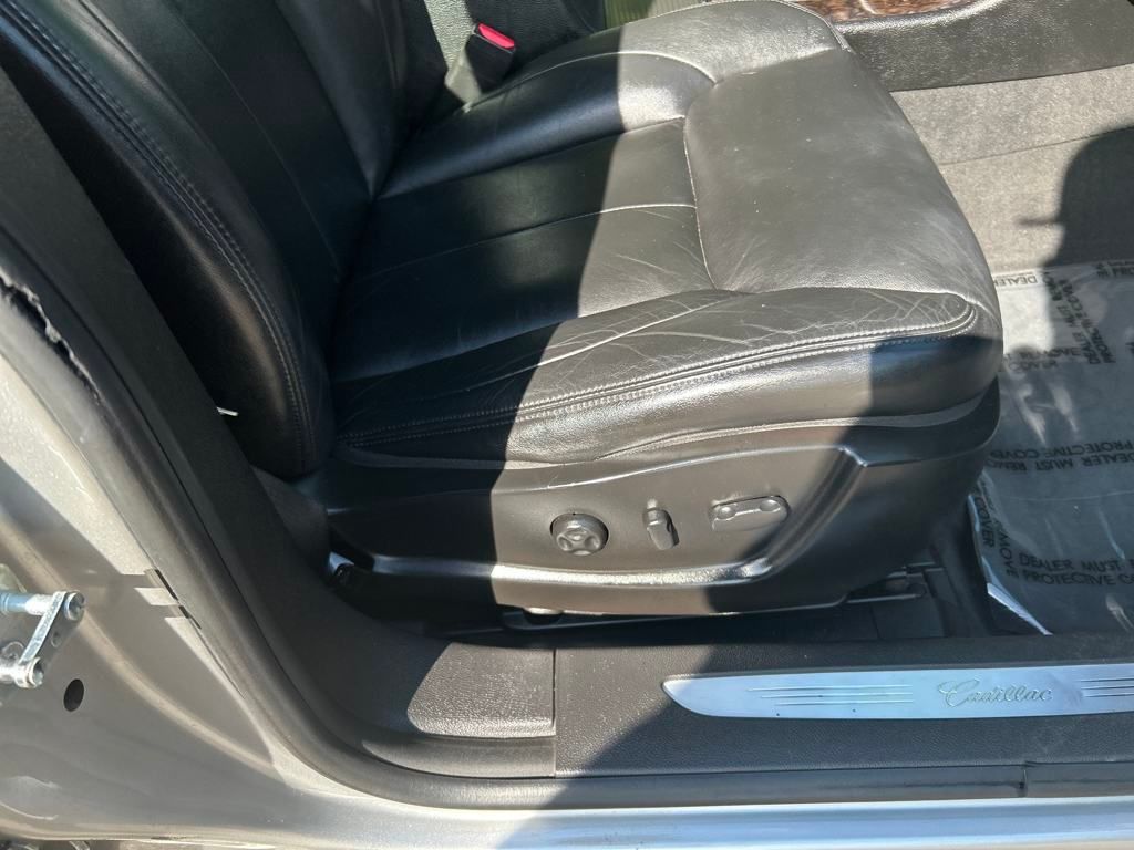 2008 Cadillac DTS Base photo 25