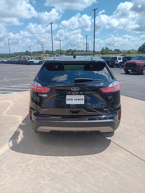 2022 Ford Edge SEL photo 4