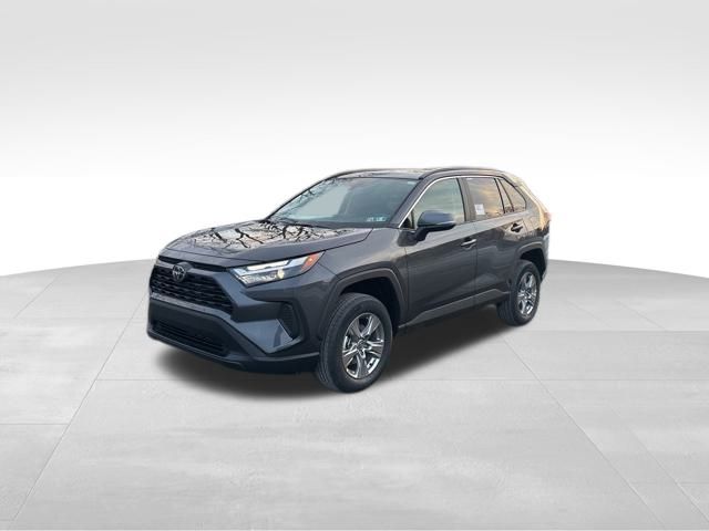 2025 Toyota RAV4 XLE's photo