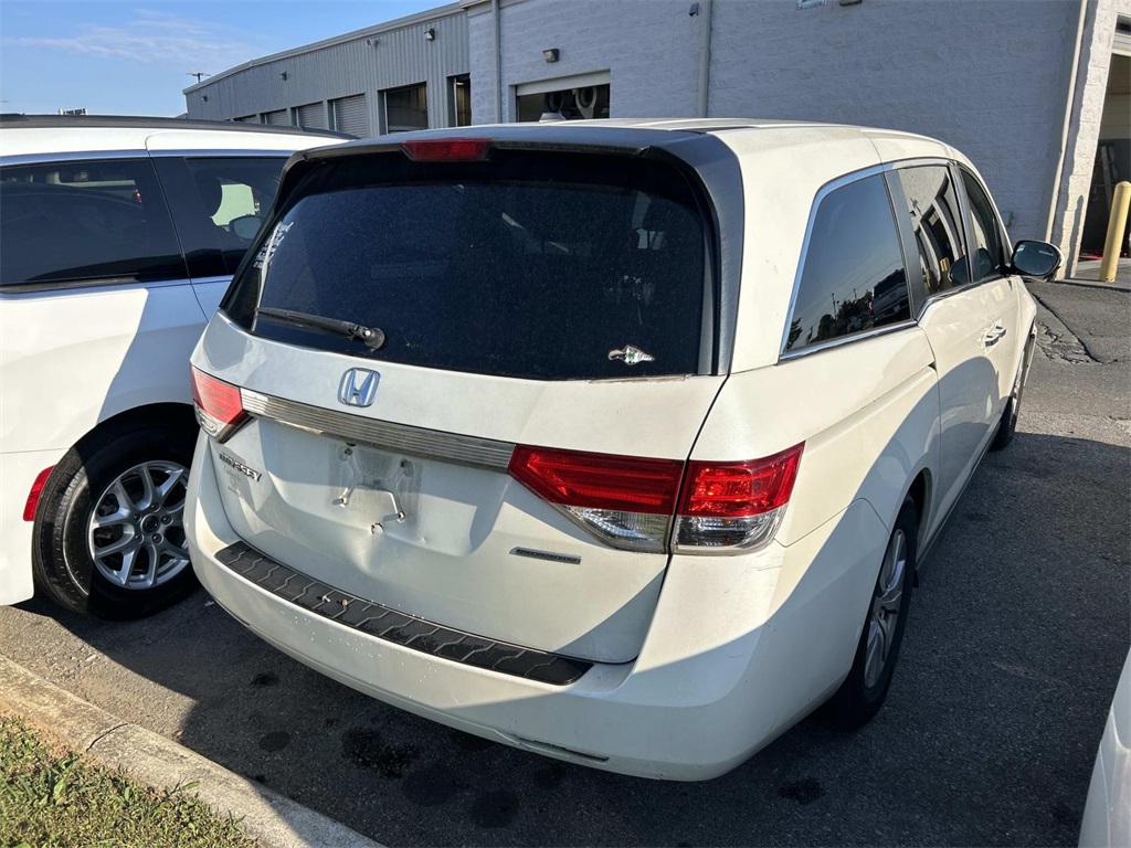 2016 Honda Odyssey SE photo 2