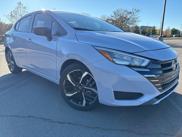 2025 Nissan Versa Sedan SR's photo