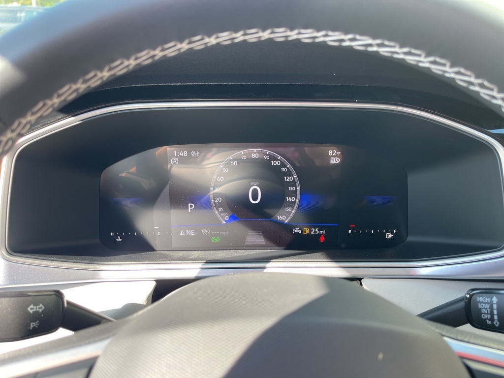 2025 Volkswagen Taos SE photo 12