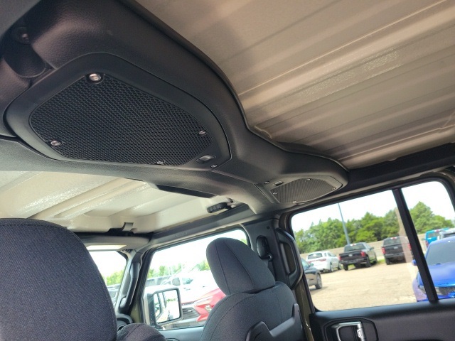 2025 Jeep Wrangler Rubicon photo 4