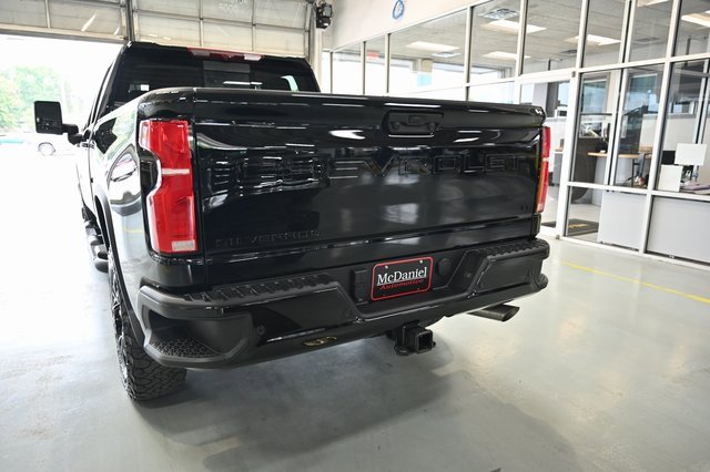 2025 Chevrolet Silverado 2500HD LT photo 2