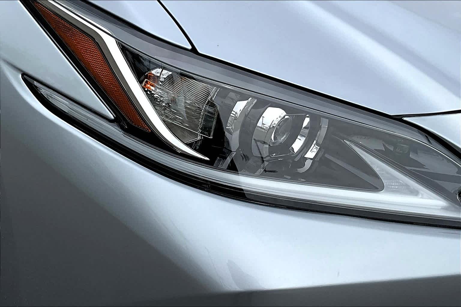 2025 Lexus ES 350 photo 18