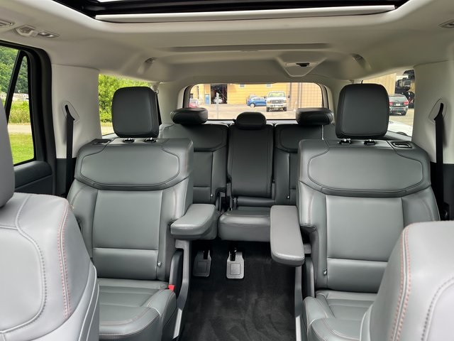 2025 Ford Expedition MAX photo 32