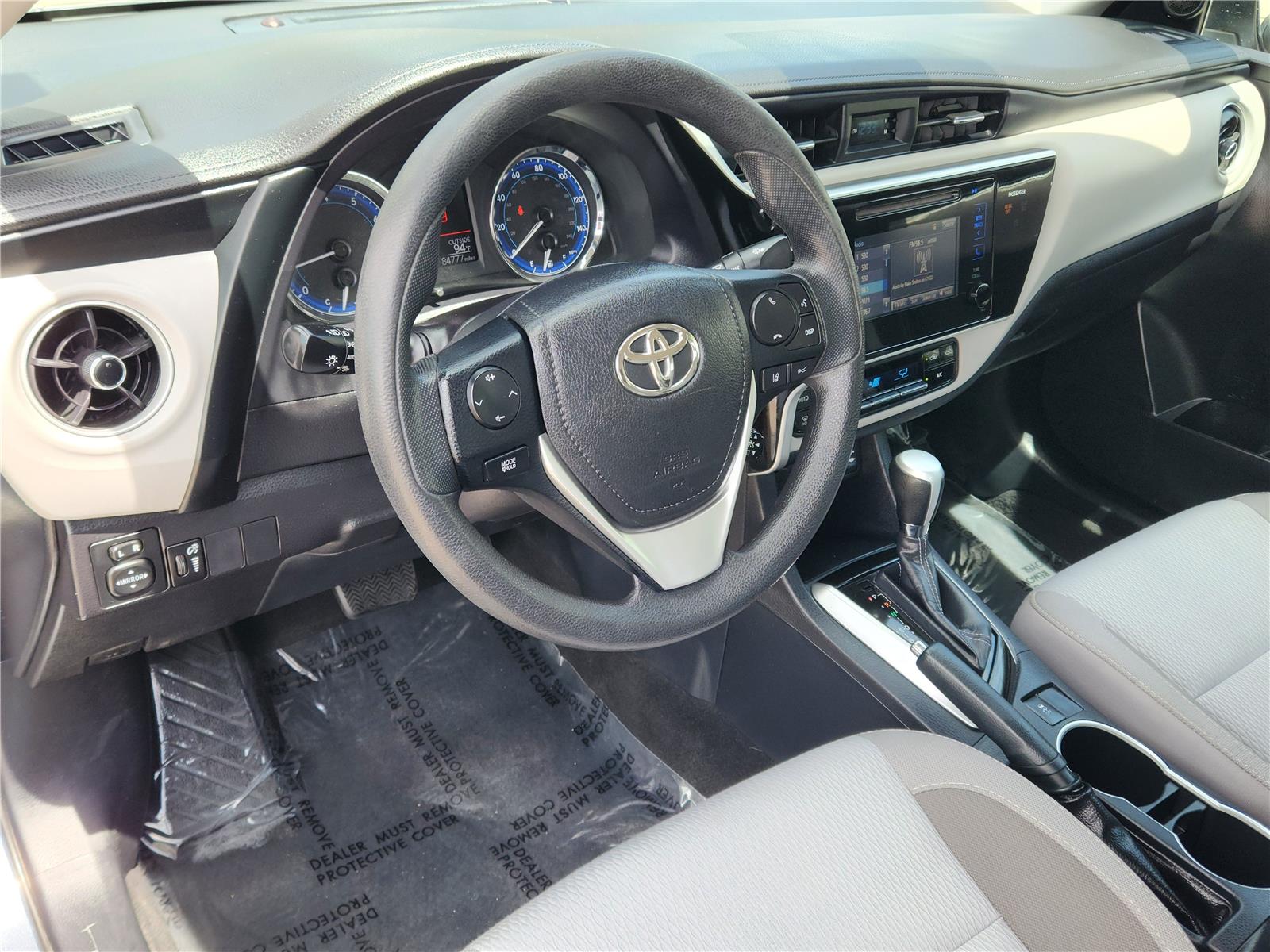 2017 Toyota Corolla LE photo 4