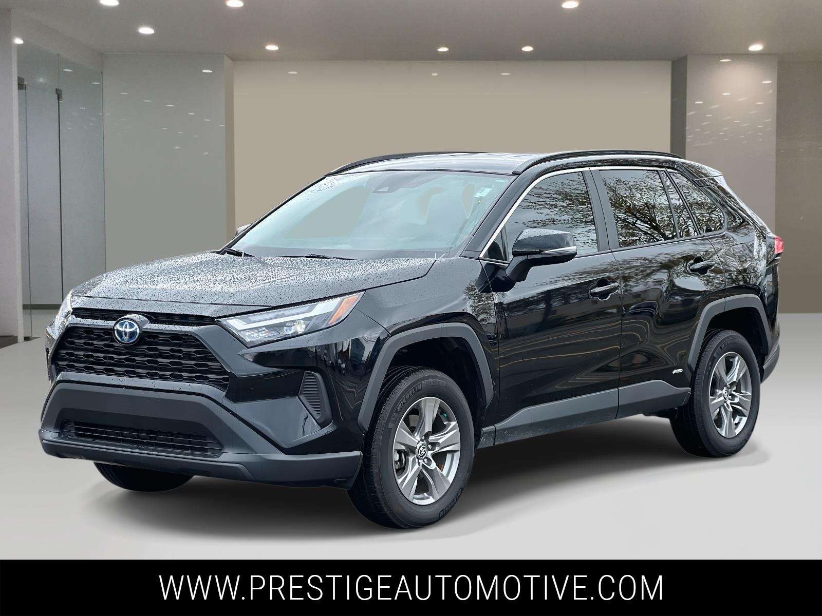 2024 Toyota RAV4 XLE's photo