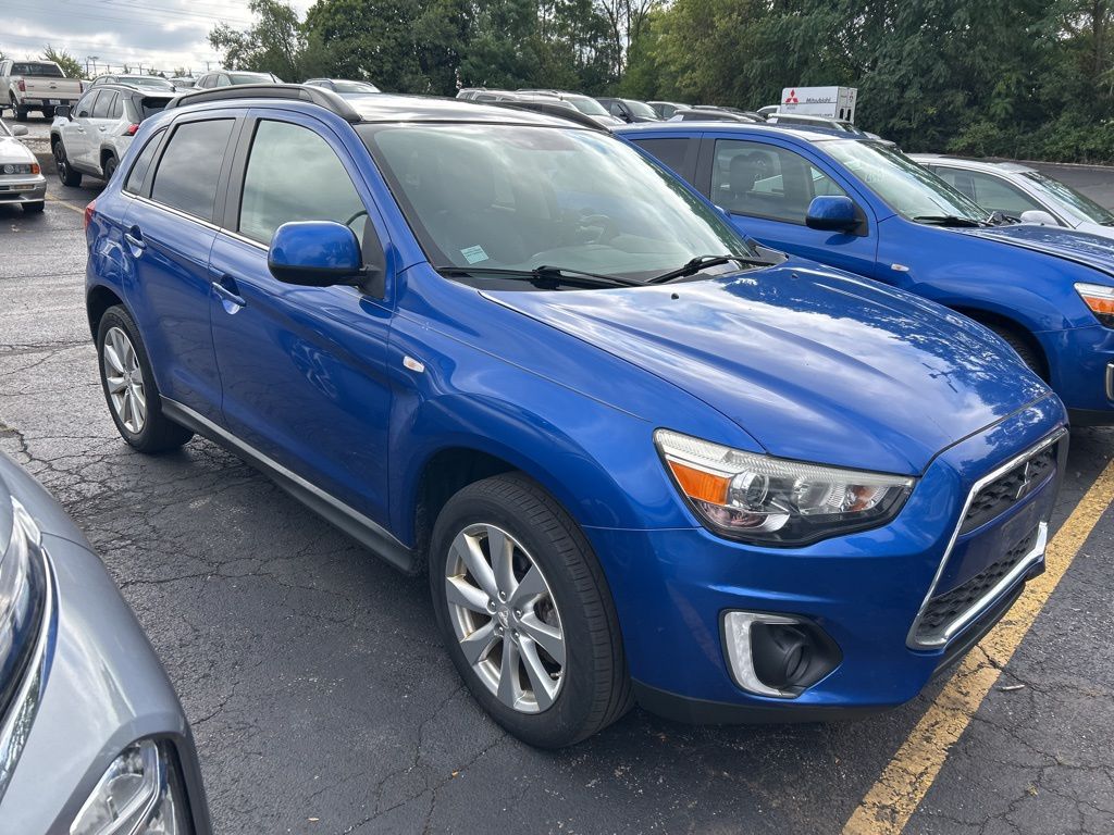 2015 Mitsubishi Outlander Sport SE photo 2